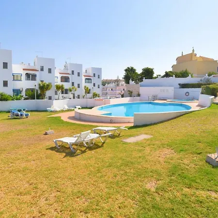 Very Central, Only 5 Min. From The Beach! *