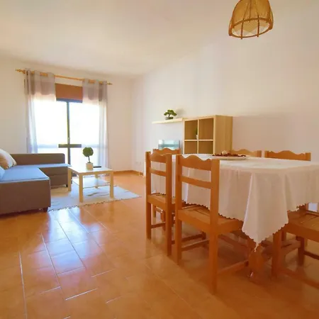 Very Central, Only 5 Min. From The Beach! アパート *
