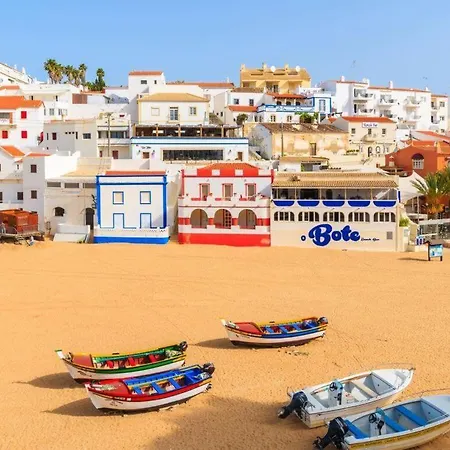 Very Central, Only 5 Min. From The Beach! *